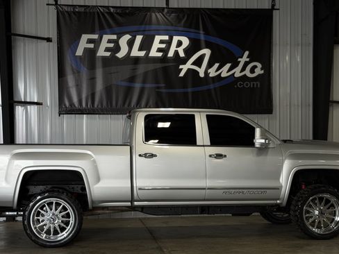 Used 2017 GMC Sierra 2500 SLT w/ Duramax Plus Package AWD/4WD image 1