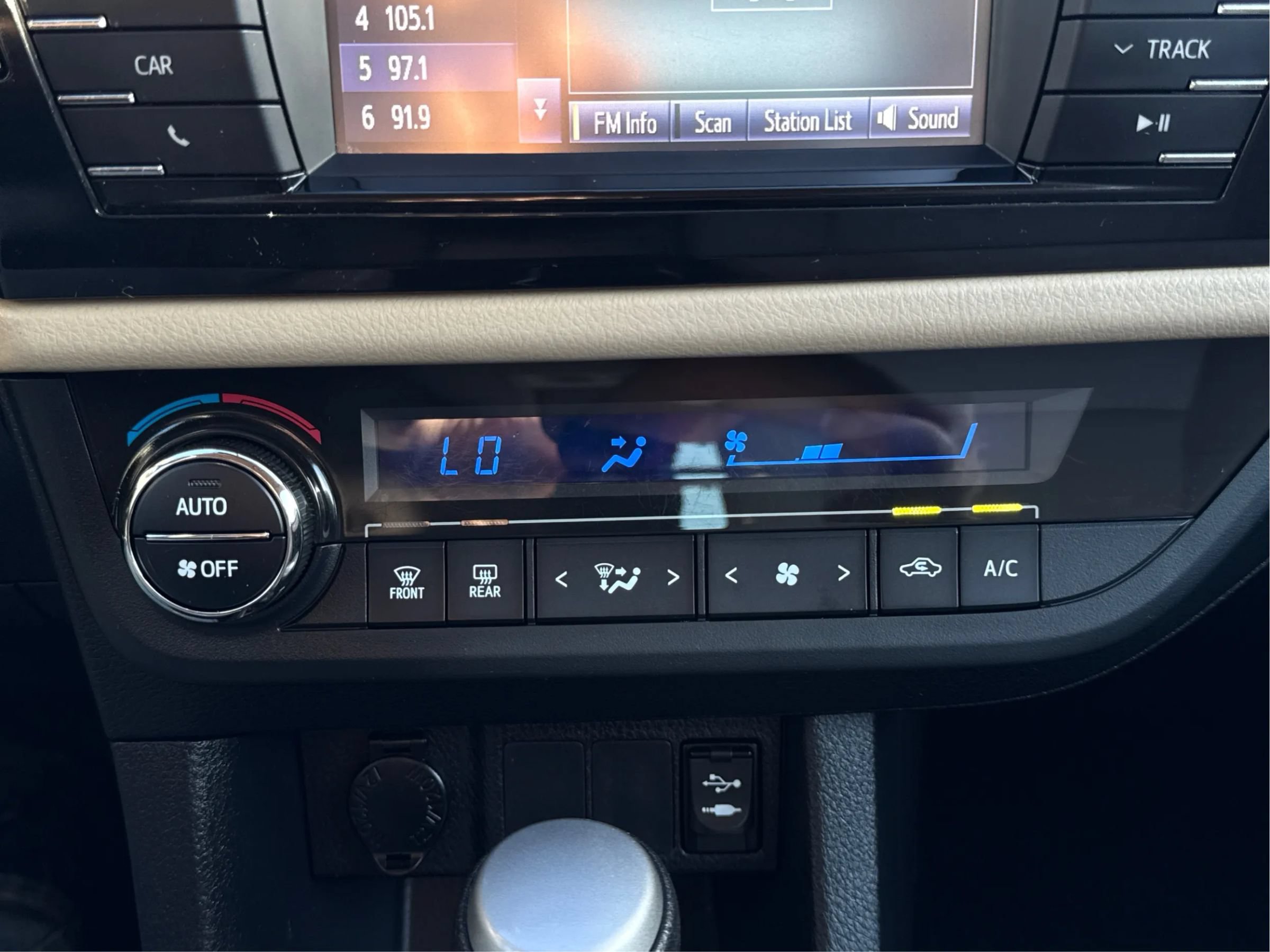 Used 2016 Toyota Corolla LE FWD image 26