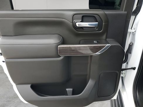 Used 2022 Chevrolet Silverado 2500 LTZ w/ LTZ Plus Package image 17