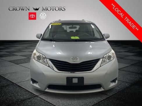 Used 2012 Toyota Sienna LE image 2