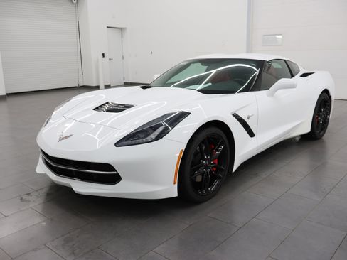 Used 2019 Chevrolet Corvette Stingray Coupe w/ 1LT RWD image 6