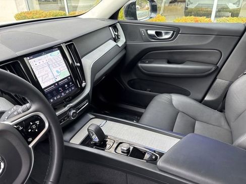 Used 2025 Volvo XC60 B5 Plus image 20