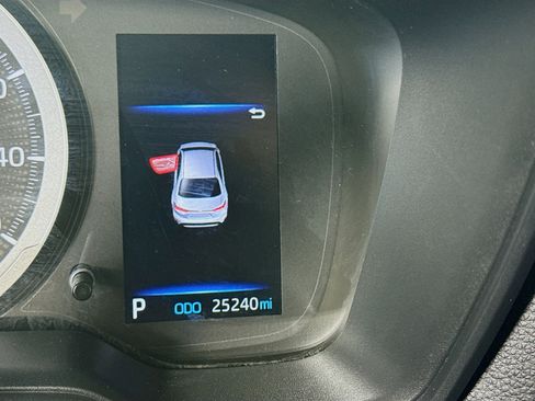 Used 2022 Toyota Corolla LE image 16