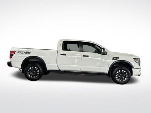 Used 2017 Nissan Titan SL RWD image 3