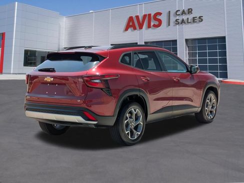 Used 2025 Chevrolet Trax LT w/ LT Convenience Package FWD image 5