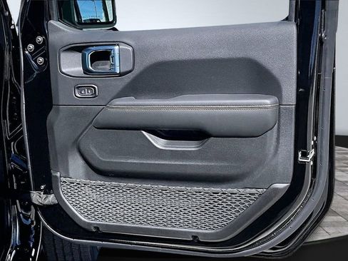 New 2026 Jeep Gladiator Sahara image 15