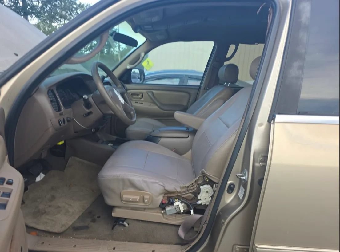 Used 2002 Toyota Sequoia SR5 w/ Convenience Pkg RWD image 7