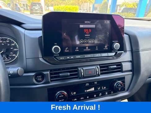 Used 2025 Nissan Pathfinder S FWD image 8