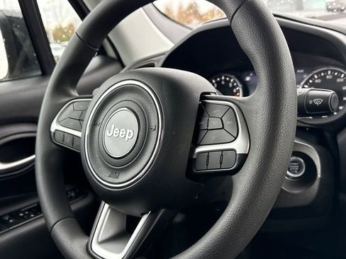 Used 2023 Jeep Renegade Latitude AWD/4WD image 14