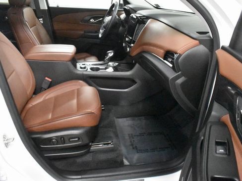 Used 2021 Chevrolet Traverse High Country image 14