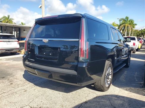 Used 2017 Cadillac Escalade ESV 4WD image 3