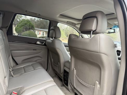 Used 2011 Jeep Grand Cherokee Laredo image 22