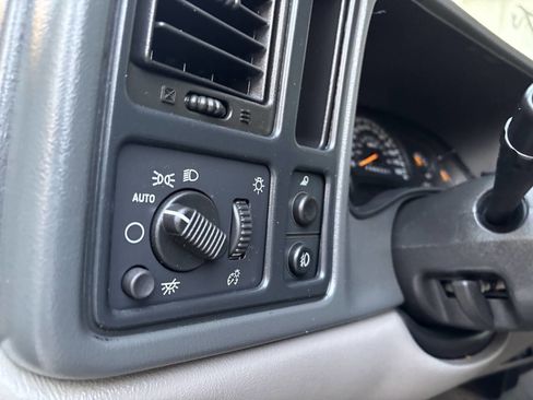 Used 2006 Chevrolet Avalanche Z66 w/ Preferred Equipment Group RWD image 29
