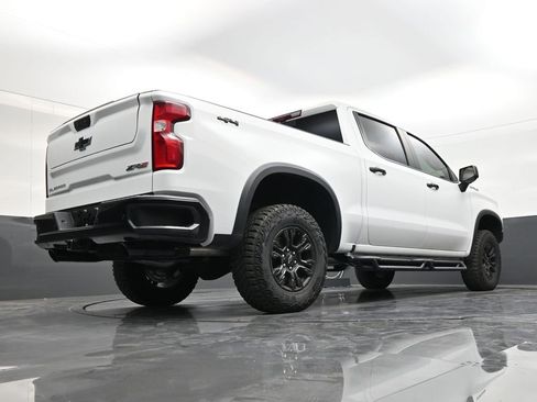 Used 2025 Chevrolet Silverado 1500 ZR2 w/ Technology Package image 24
