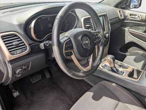 Used 2016 Jeep Grand Cherokee Laredo 75th Anniversary image 10