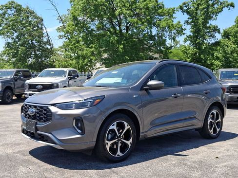 Certified 2023 Ford Escape ST-Line Elite w/ Premium Technology Package AWD/4WD image 3