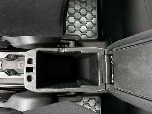 Used 2020 Jeep Renegade Latitude FWD image 27