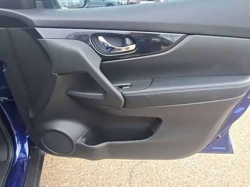 Used 2017 Nissan Rogue SL AWD/4WD image 26