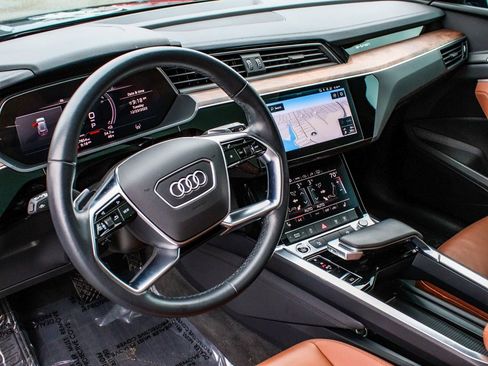 Used 2022 Audi e-tron Premium w/ Convenience Plus Package image 15