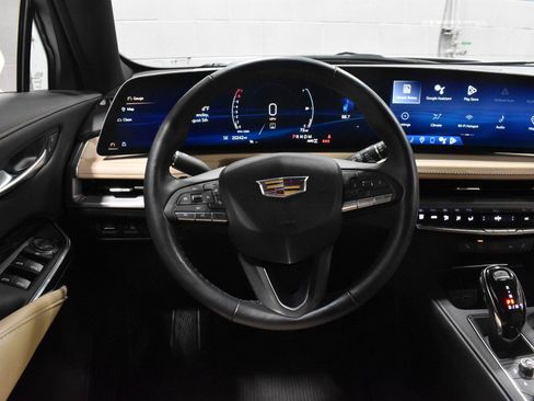 Certified 2024 Cadillac XT4 Luxury w/ Cold Weather Package AWD/4WD image 5