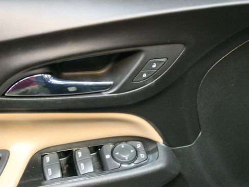 Used 2022 Chevrolet Equinox Premier image 19