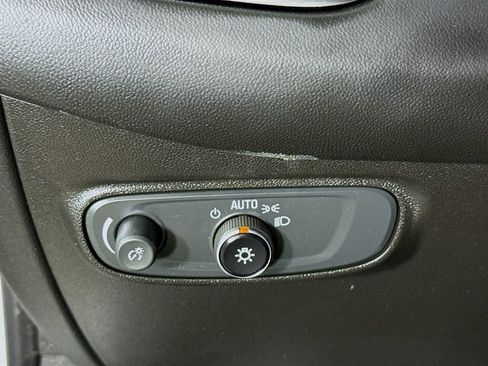 Used 2021 Chevrolet Equinox LT FWD image 17