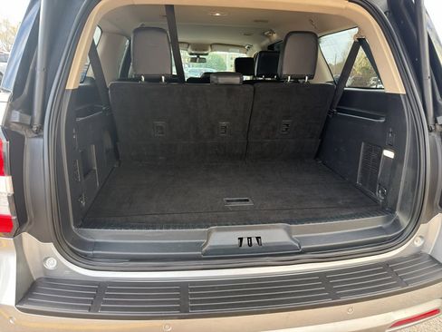 Used 2024 Ford Expedition Max XLT image 19