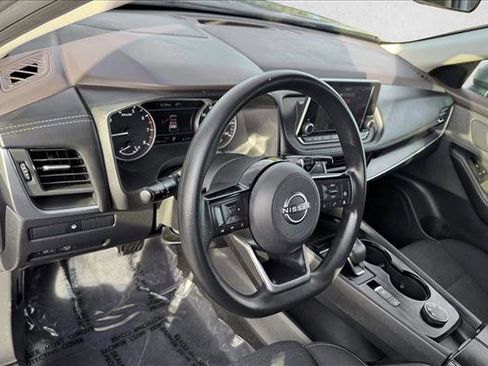 Used 2023 Nissan Rogue SV image 11