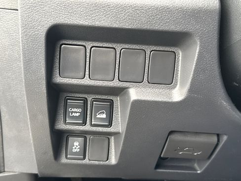 Used 2023 Nissan Frontier SV AWD/4WD image 24