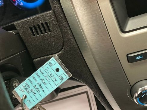 Used 2011 Ford Fusion SE image 32