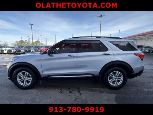 Used 2022 Ford Explorer XLT w/ Equipment Group 202A image 2
