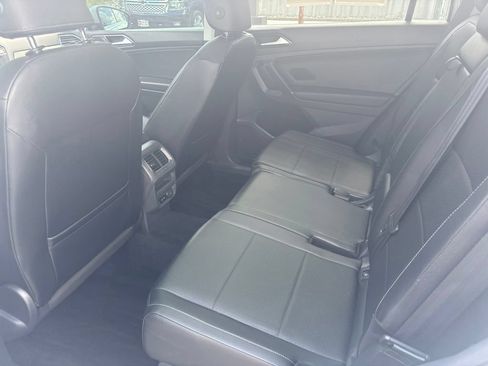 Used 2018 Volkswagen Tiguan SE w/ Panoramic Sunroof Package AWD/4WD image 12