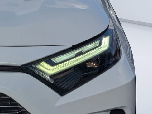 Used 2022 Toyota RAV4 Limited image 11