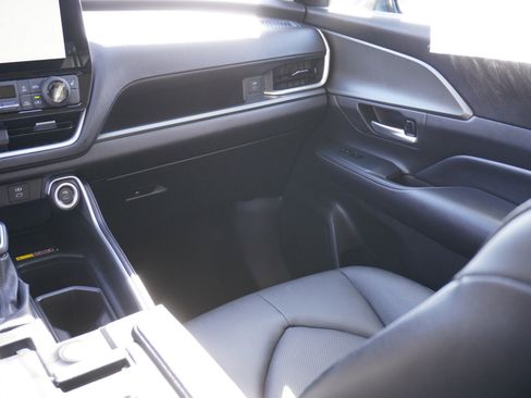 Used 2025 Toyota Grand Highlander AWD image 18