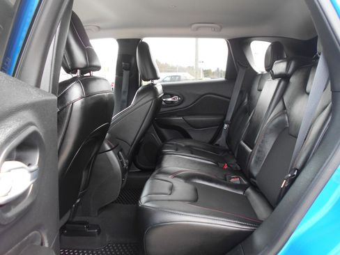 Certified 2022 Jeep Cherokee Trailhawk w/ Trailer Tow Group image 7