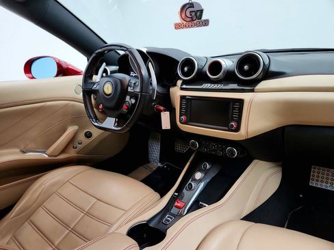 Used 2017 Ferrari California T RWD image 24