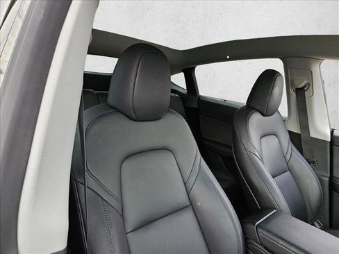 Used 2023 Tesla Model Y Long Range image 23
