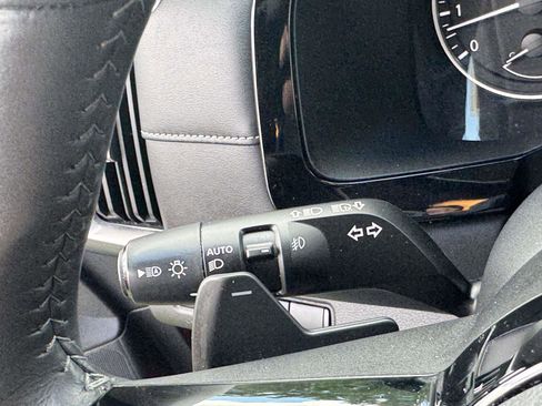 Used 2023 Nissan Pathfinder SL w/ Black Appearance Package AWD/4WD image 23