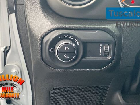 Used 2023 Jeep Gladiator Sport image 15