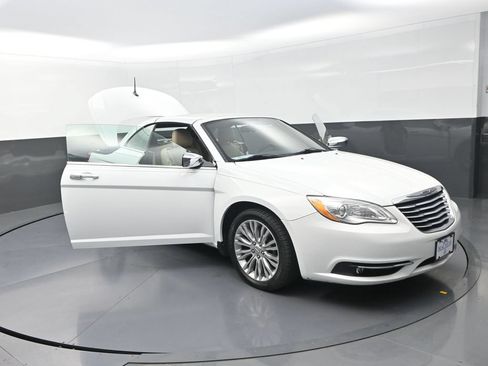 Used 2011 Chrysler 200 Limited FWD image 32