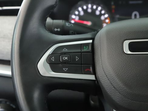 Used 2022 Jeep Compass Latitude w/ Sun and Sound Group AWD/4WD image 11
