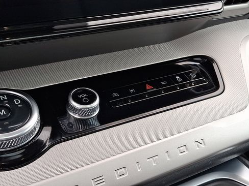 Used 2025 Ford Expedition Active image 19