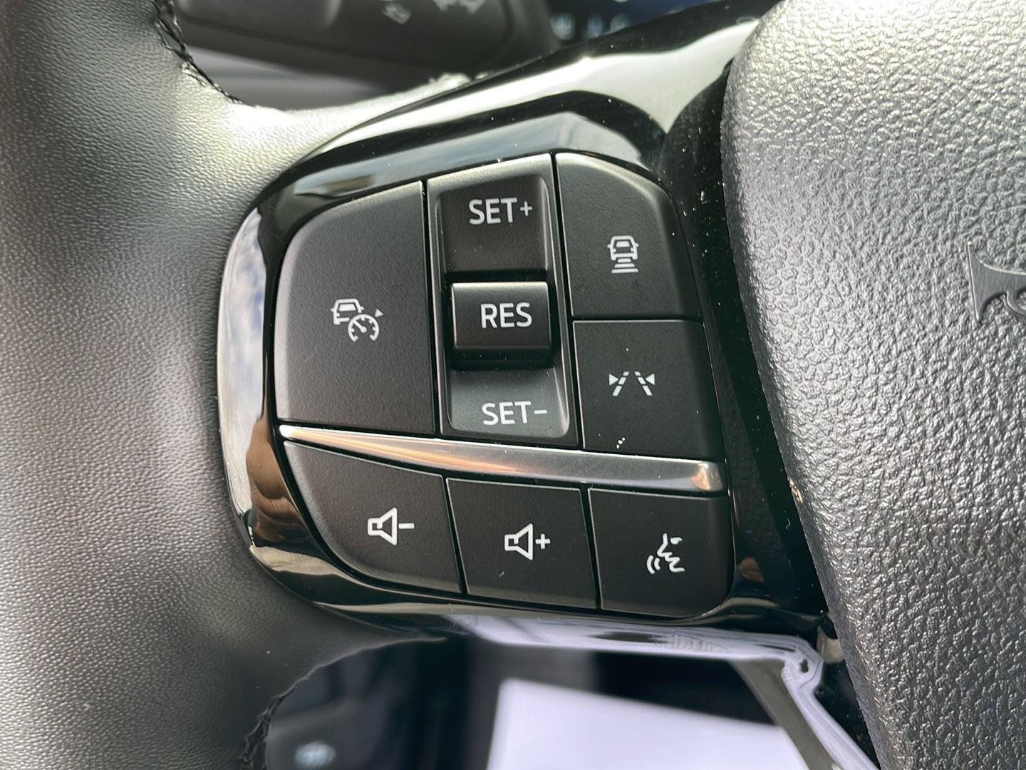 Used 2025 Ford Escape Active w/ Active Premium Tech Pack FWD image 15