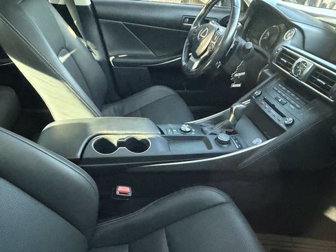 Used 2020 Lexus IS 300 RWD image 10