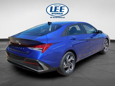 Certified 2025 Hyundai Elantra SEL image 3