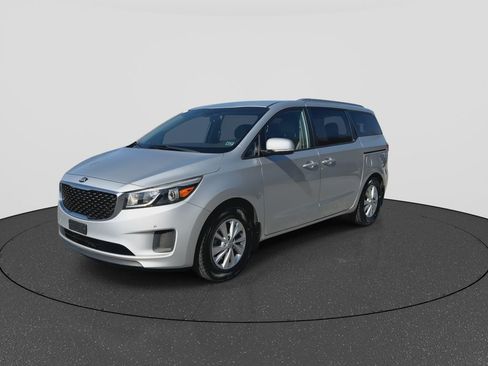 Used 2018 Kia Sedona LX w/ LX Essentials Premium Package image 5