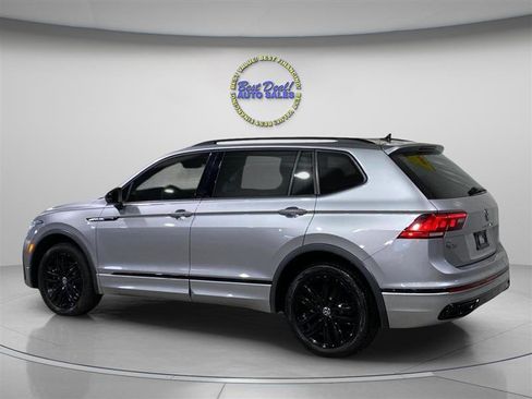 Used 2022 Volkswagen Tiguan SE R-Line image 4