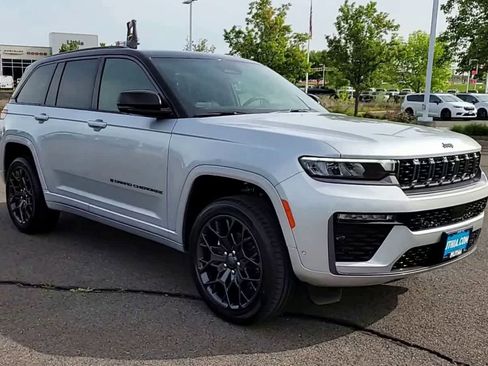 New 2026 Jeep Grand Cherokee Summit AWD/4WD image 2