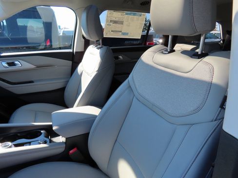 New 2026 Ford Explorer Active w/ Active Comfort Package image 14