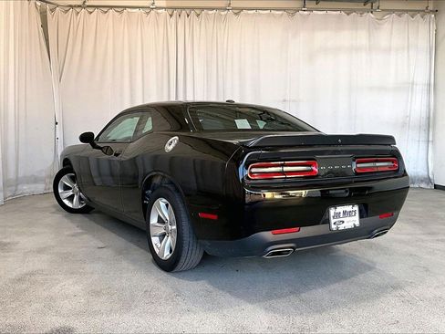 Used 2023 Dodge Challenger SXT image 5